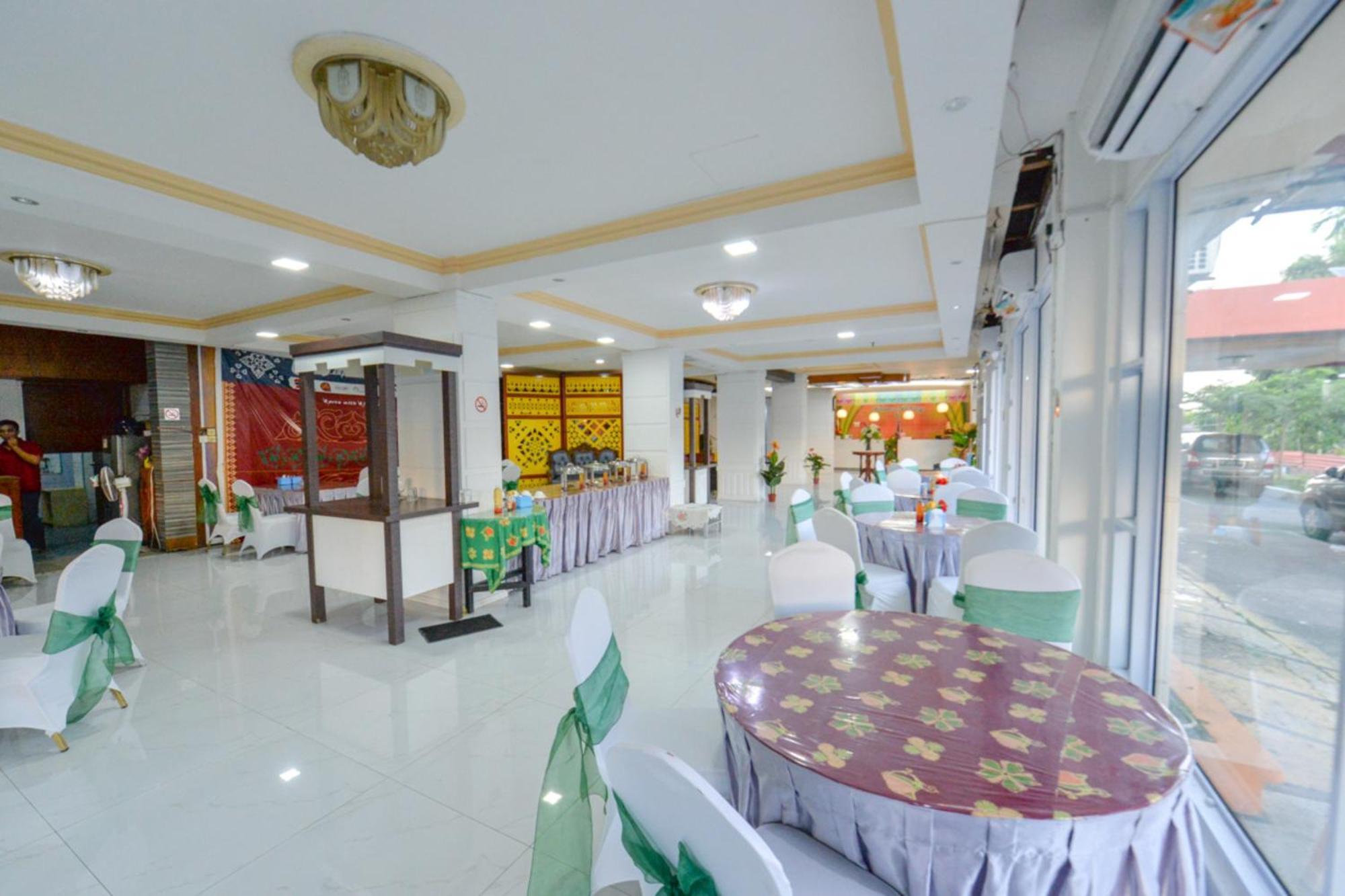 Oyo 2487 Sampurna Jaya Hotel Tanjung Pinang Buitenkant foto