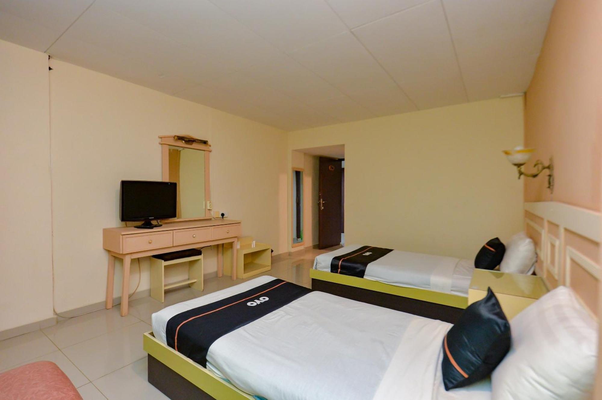 Oyo 2487 Sampurna Jaya Hotel Tanjung Pinang Buitenkant foto