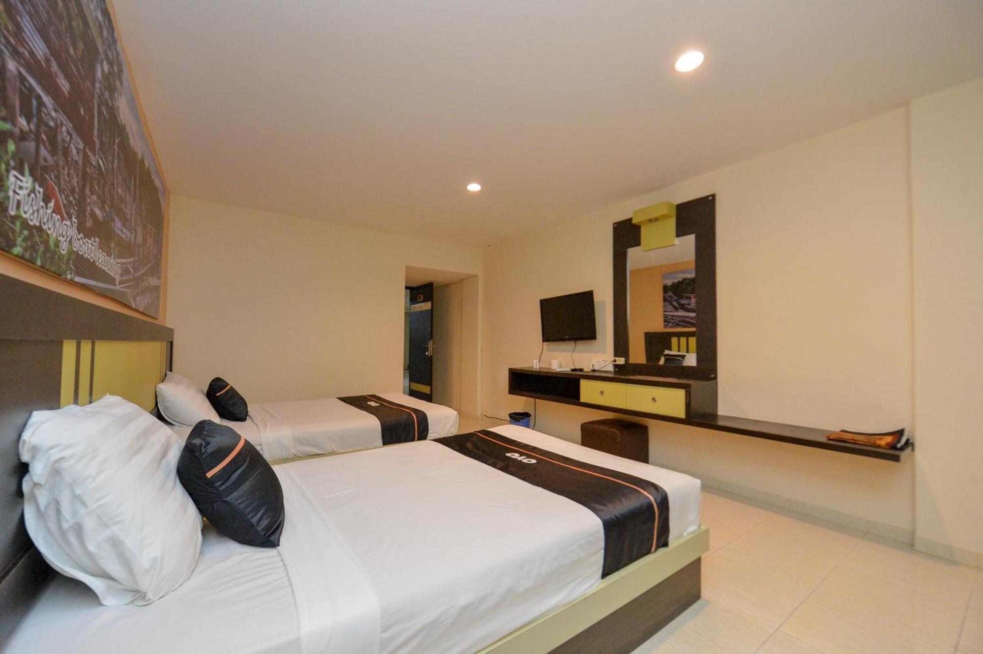 Oyo 2487 Sampurna Jaya Hotel Tanjung Pinang Buitenkant foto