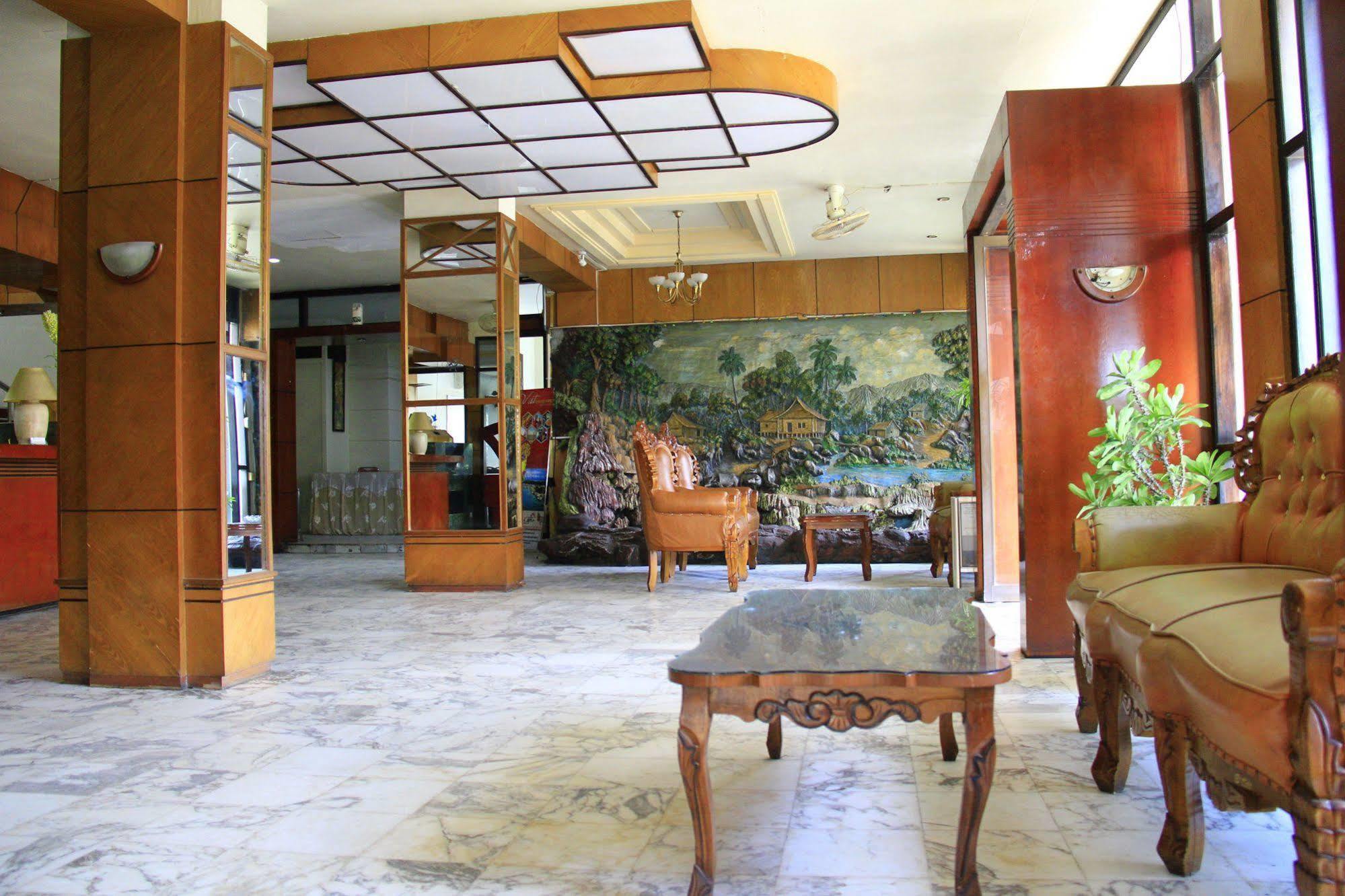 Oyo 2487 Sampurna Jaya Hotel Tanjung Pinang Buitenkant foto