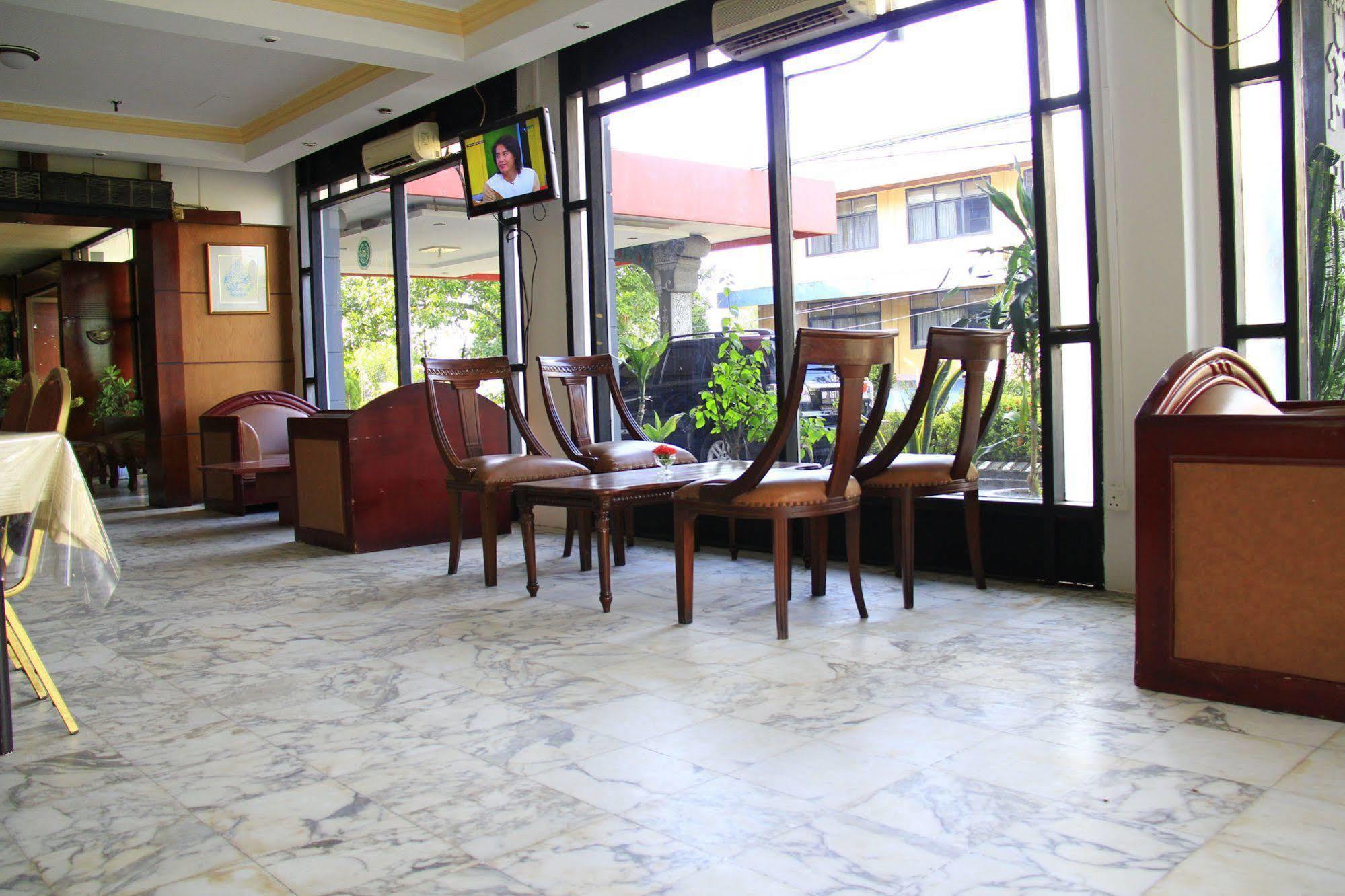 Oyo 2487 Sampurna Jaya Hotel Tanjung Pinang Buitenkant foto