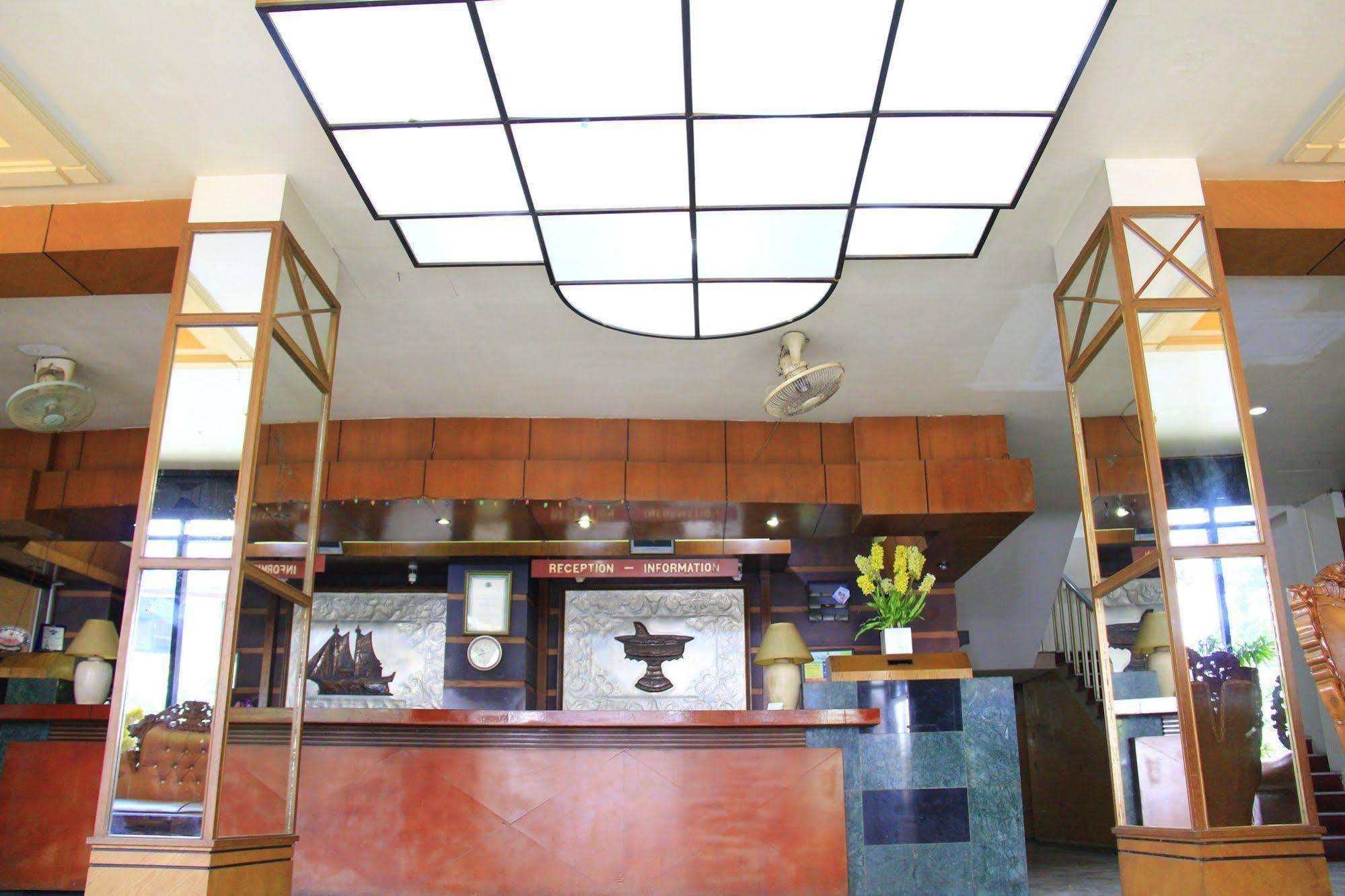 Oyo 2487 Sampurna Jaya Hotel Tanjung Pinang Buitenkant foto
