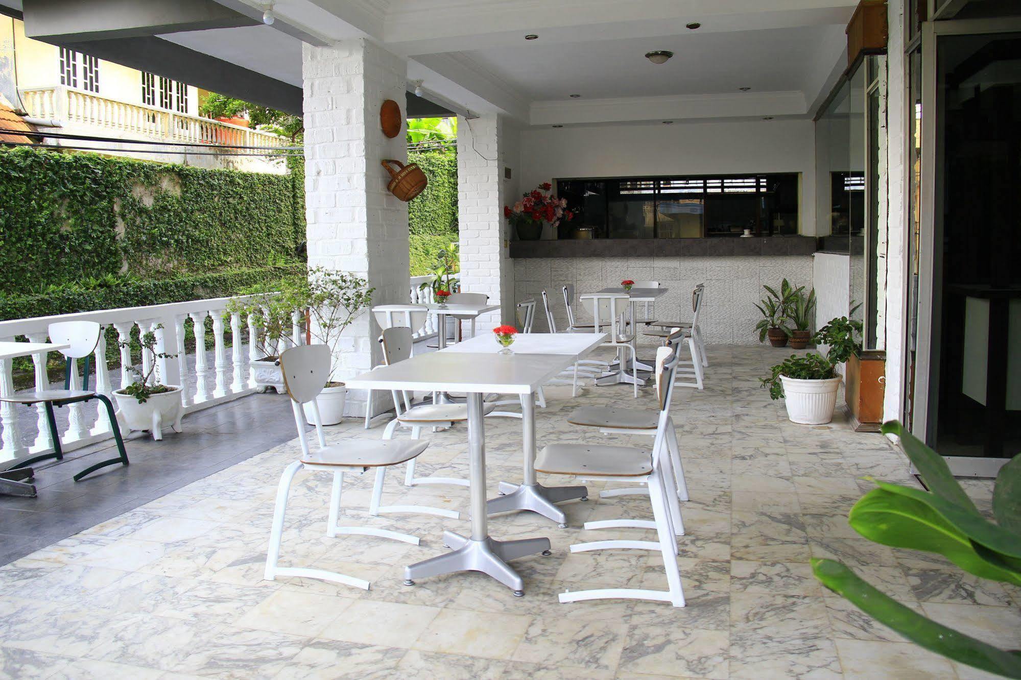 Oyo 2487 Sampurna Jaya Hotel Tanjung Pinang Buitenkant foto