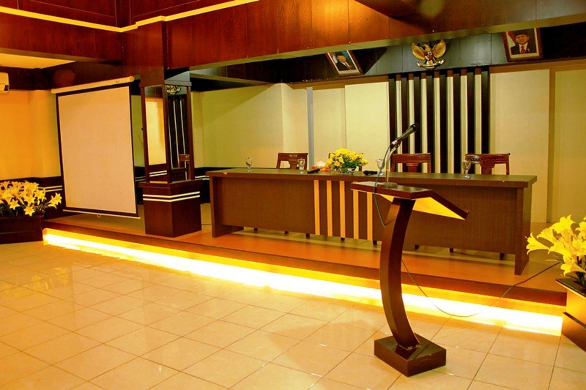 Oyo 2487 Sampurna Jaya Hotel Tanjung Pinang Buitenkant foto