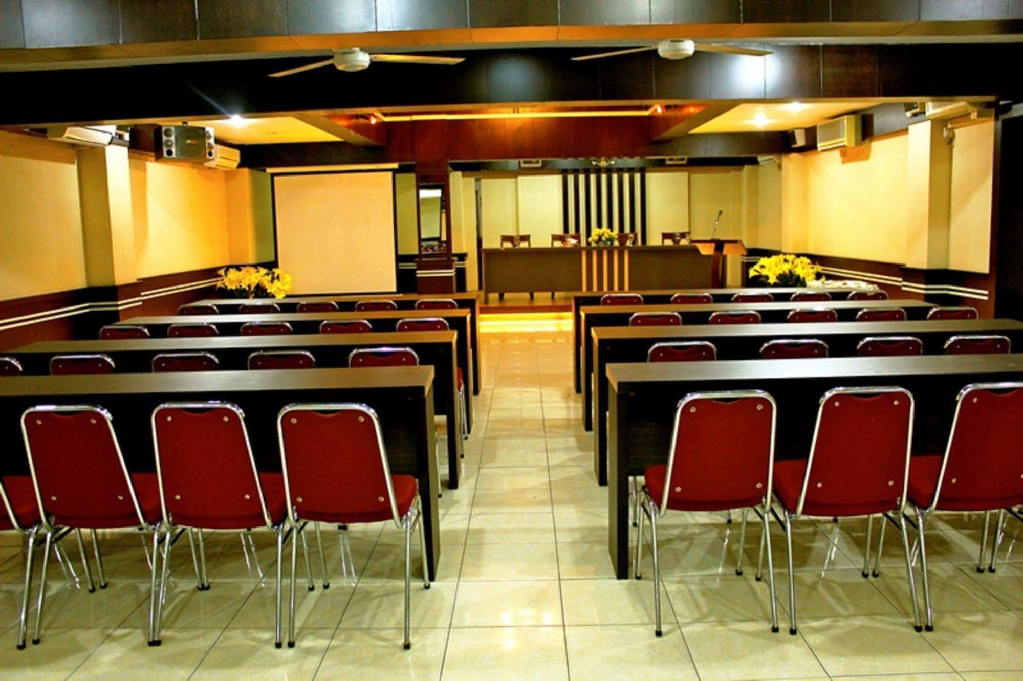 Oyo 2487 Sampurna Jaya Hotel Tanjung Pinang Buitenkant foto